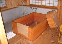患者さんが水中出産するために造られた手作り風呂おけ